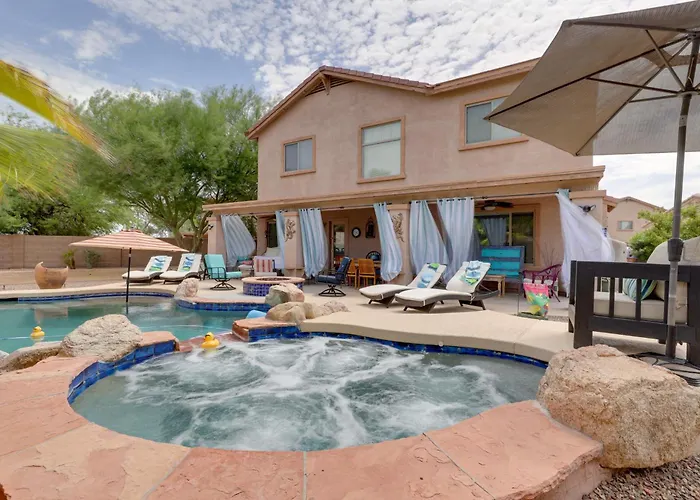 Desert Oasis: Fenced Yard W/ Hot Tub Holiday home