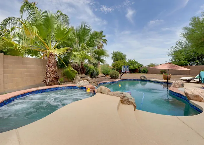 Holiday home Desert Oasis: Fenced Yard W/ Hot Tub *