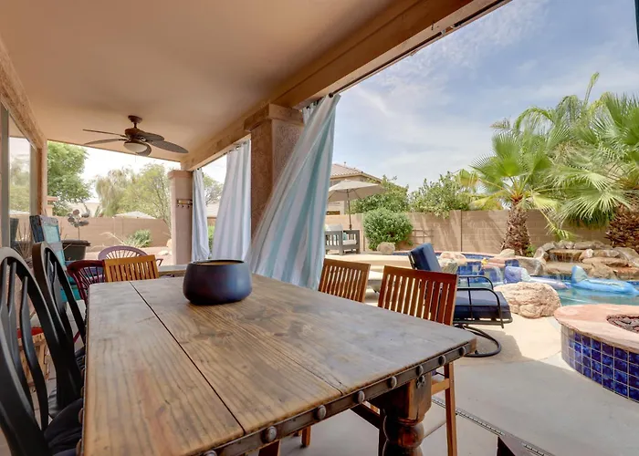 Desert Oasis: Fenced Yard W/ Hot Tub *