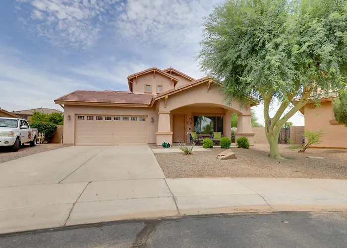Desert Oasis: Fenced Yard W/ Hot Tub Maricopa