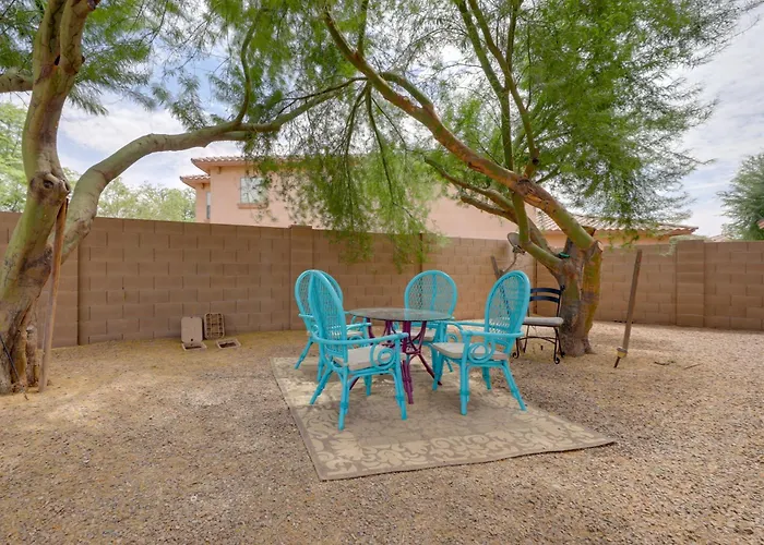 Holiday home Desert Oasis: Fenced Yard W/ Hot Tub *