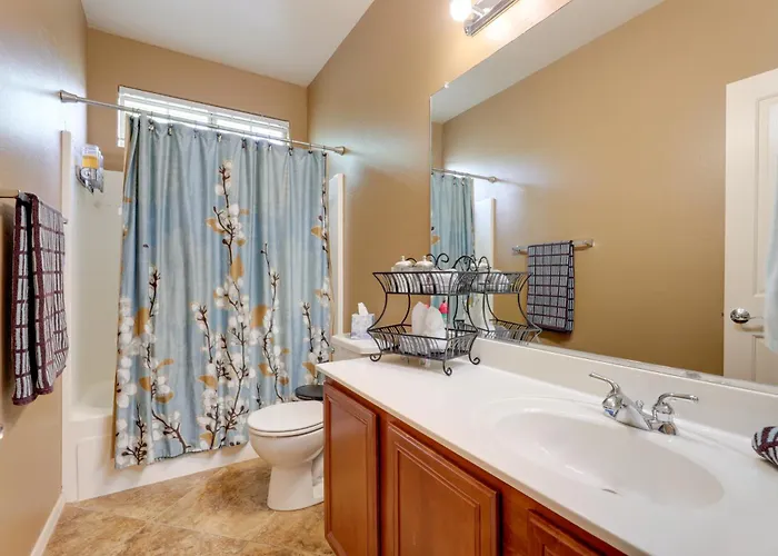 Desert Oasis: Fenced Yard W/ Hot Tub Maricopa